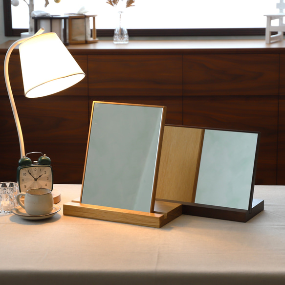 卓上ミラー＆無垢材スタンド～贈り物にもオススメ～ 卓上 鏡 リビング 無垢材 インテリア 2枚目の画像