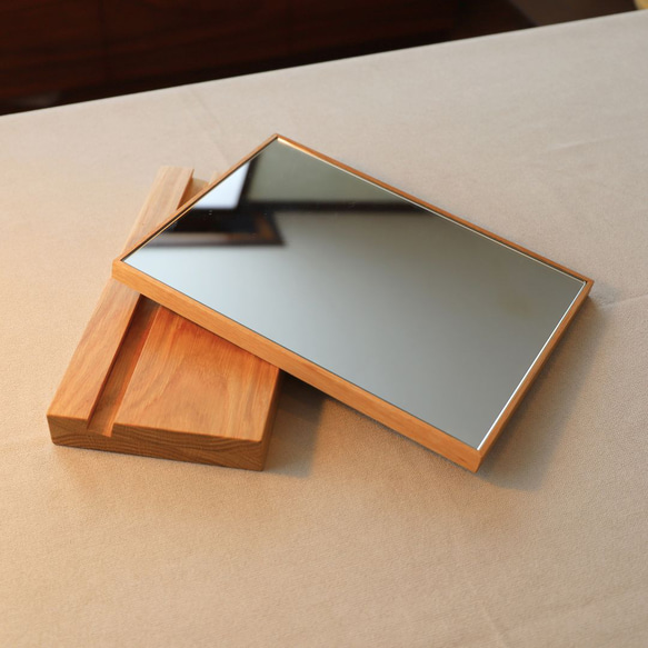 卓上ミラー＆無垢材スタンド～贈り物にもオススメ～ 卓上 鏡 リビング 無垢材 インテリア 5枚目の画像