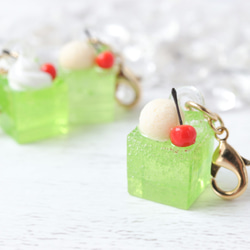 メロンソーダキューブフロート(アイスクリーム)【チャーム