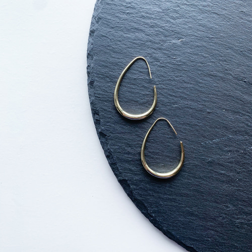 しずく型の大ぶりゴールドフープピアス ピアス（フープ） kimino