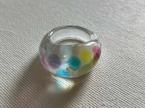 蜻蛉玉の指輪＊虹のドット〈2025-01〉 3枚目の画像