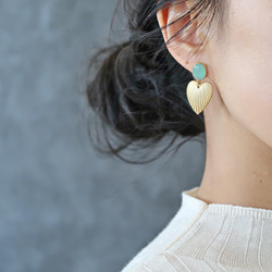 14KGF/ AQUA CHALCEDONY VINTAGE HEART STUD EARRINGS 3枚目の画像