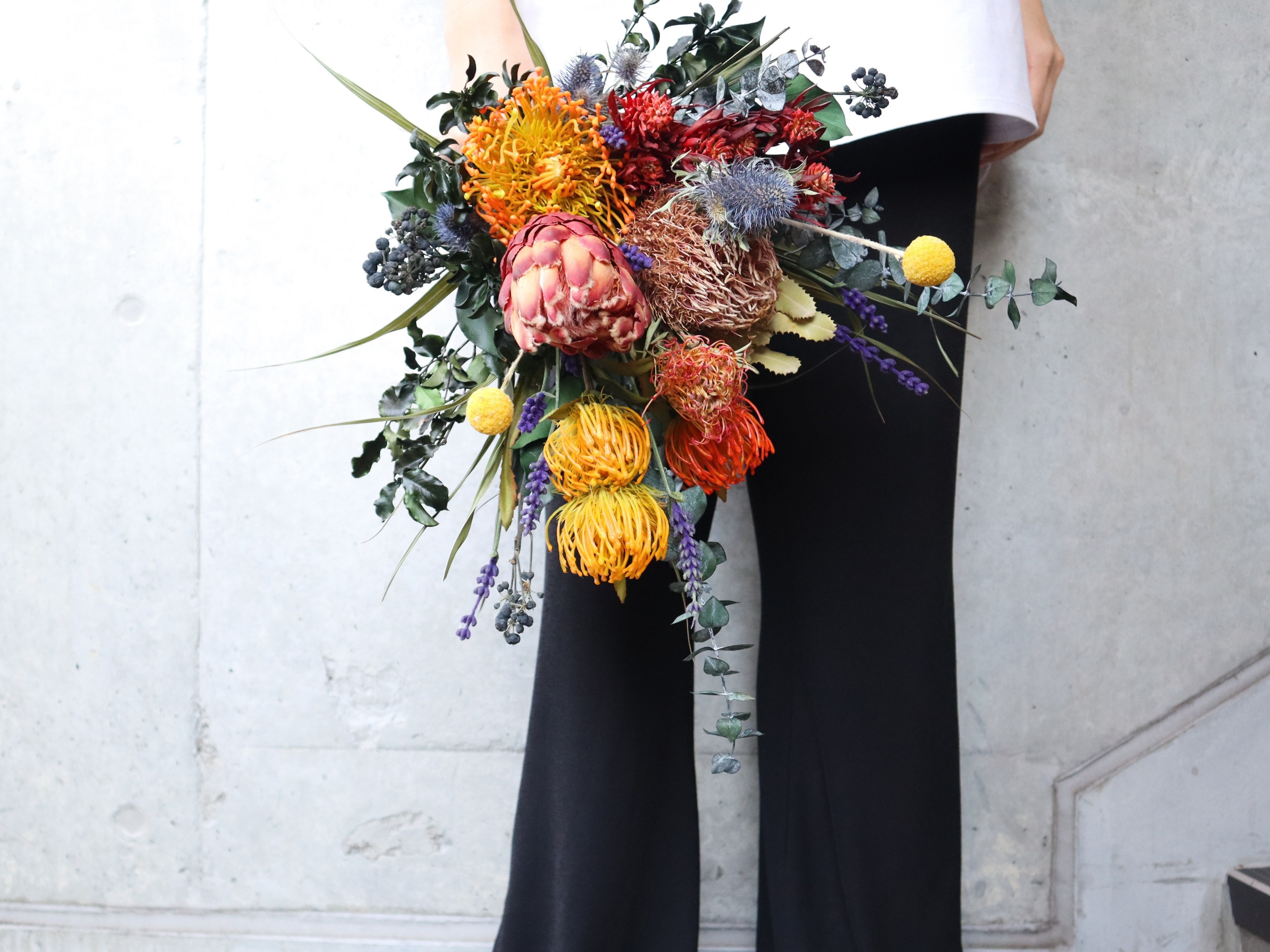 【大人気】ドレスや和装にも合うおしゃれ花嫁のトロピカルカラーのクラッチブーケ アーティフィシャルフラワー　アーティフィシ