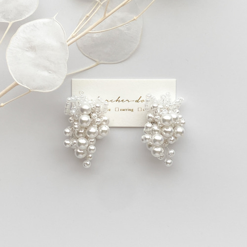 シードビーズとパールのブーケ ピアス/イヤリング]ピンクベージュ  