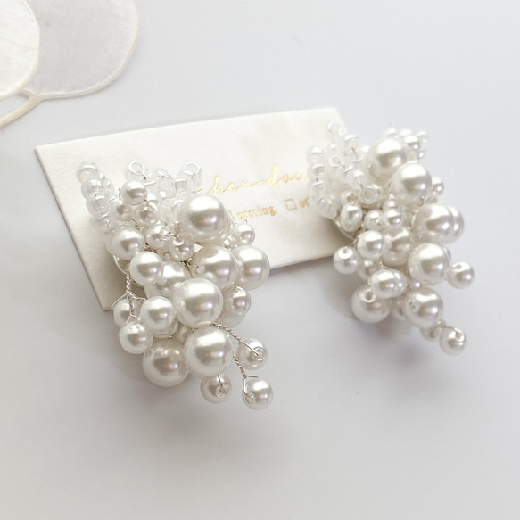 【籽珠珍珠花束耳環/耳環】白色 第6張的照片