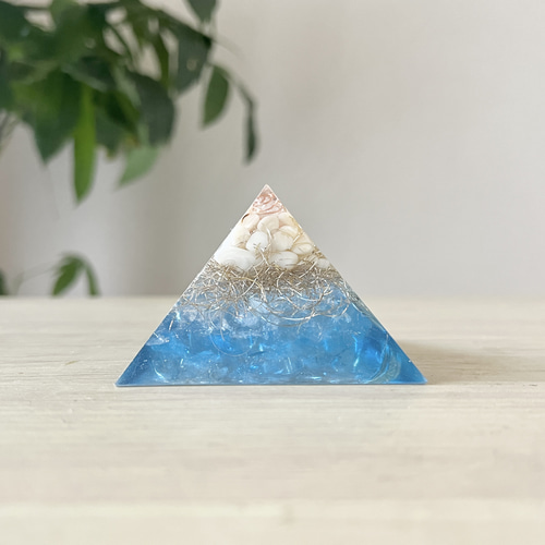 夜空に浮かぶ月モチーフのオルゴナイト その他インテリア雑貨 サロンド