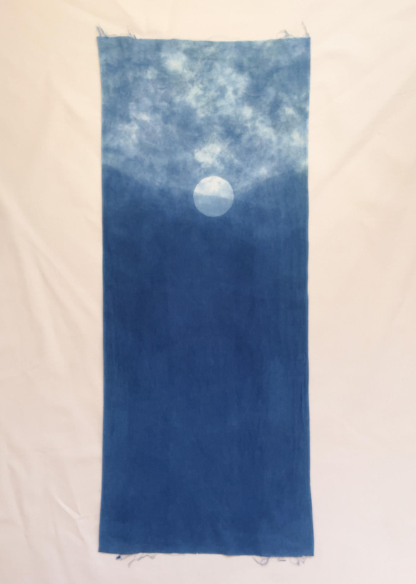 送料無料 " 海に沈む月 "  藍染手ぬぐい  絞り染め 満月 1枚目の画像