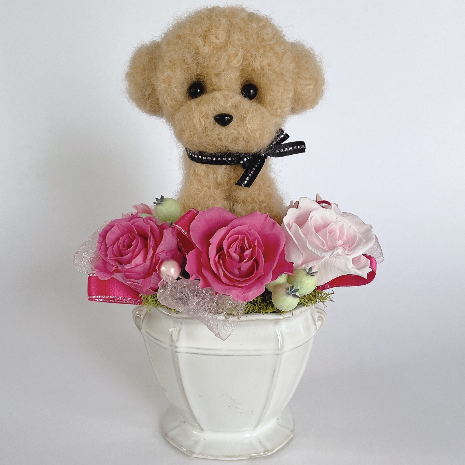 トイプードル（アプリコット）のプリザーブドフラワーアレンジメント（ピンク）　犬　花　母の日