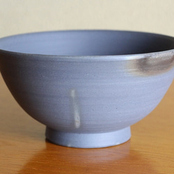 備前焼のご飯茶碗（ブルーグレー、大きめ） 1枚目の画像