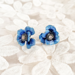 blue rose アンティークブルー のお花 　直径20mm　≪シルバー≫ インディゴ 藍色　サージカルステンレス 1枚目の画像