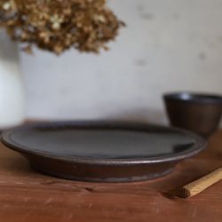 細リム７寸皿  丸の大皿　焦げ茶　ブリムアンティークゴールド系　 8枚目の画像