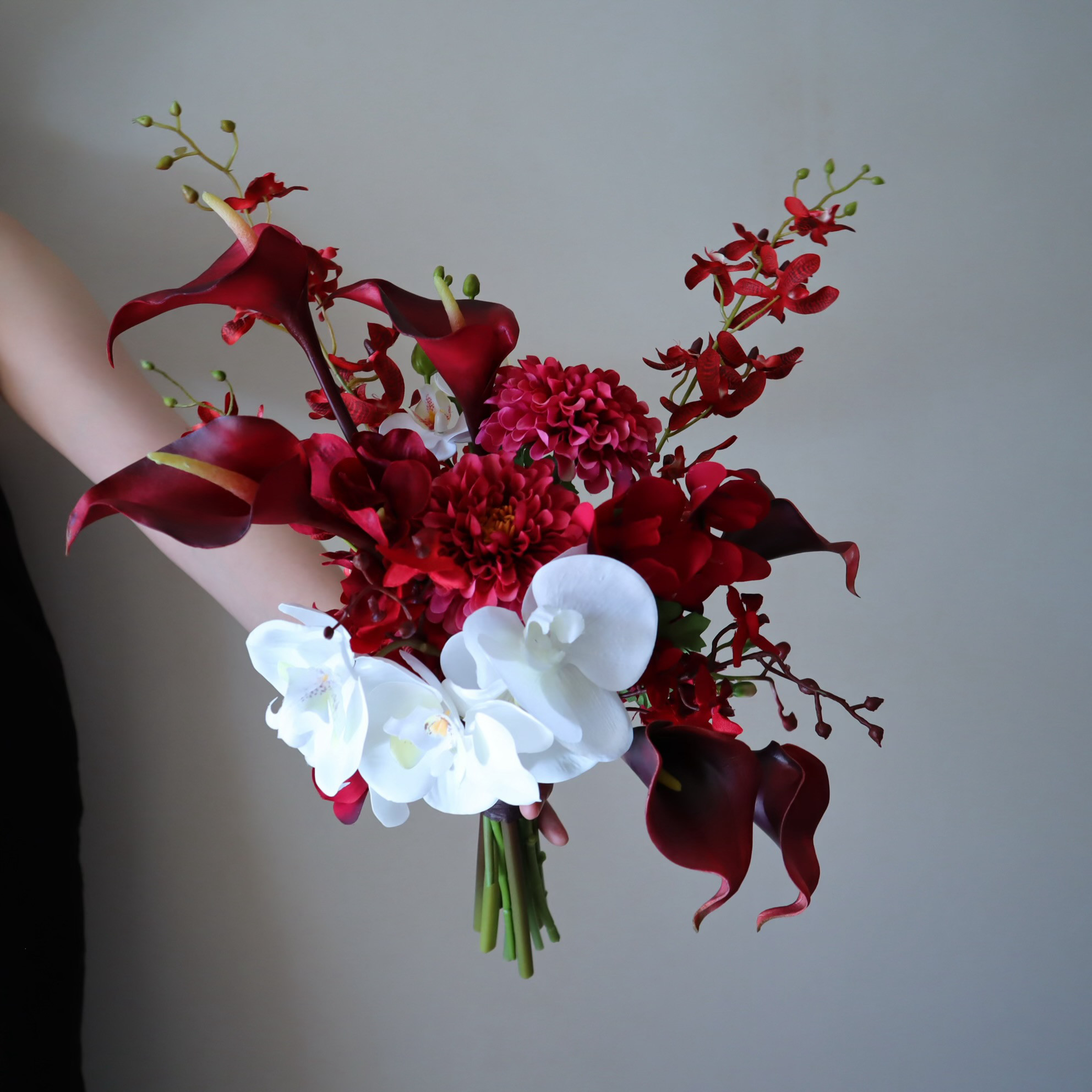 カラーリリィや胡蝶蘭の大人クラッチブーケ♡ ウェディング アーティフィシャルフラワー ウェディングブーケ