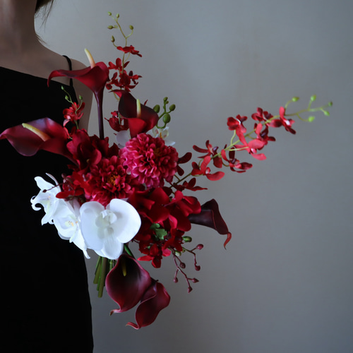 カラーリリィや胡蝶蘭の大人クラッチブーケ♡ ウェディング アーティ