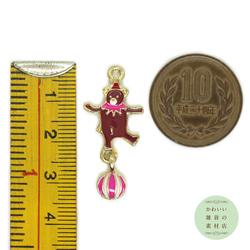 【再販】サーカスのボールに乗ったクマのエナメルチャーム（モーブパープル）2個セット #CE-0078 4枚目の画像