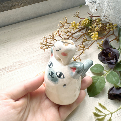 にゃんこペーパーウェイトwith金歯ちゃん/ 陶器 置物 デスク 歯 シャム