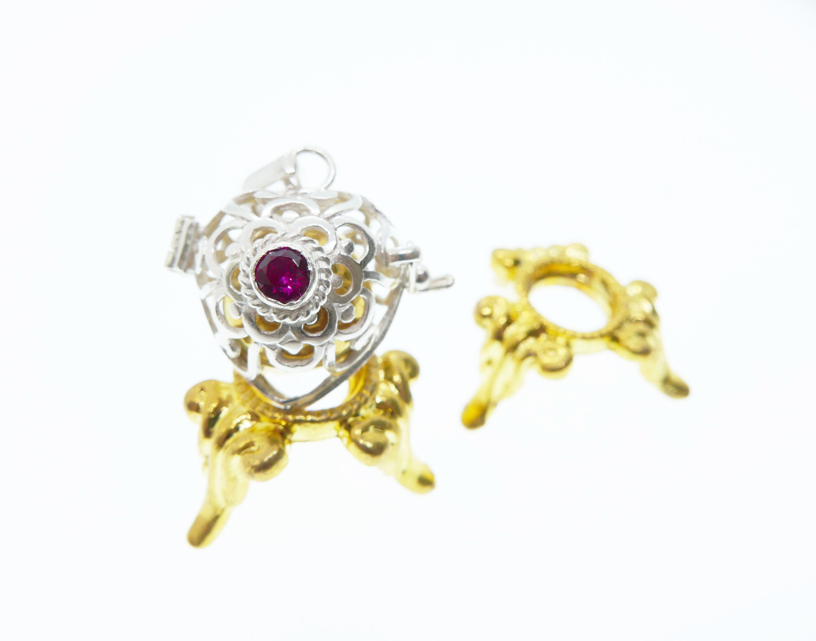 ［プラチナ加工］ルビーのガムランボール(ハート型／ラプンツェル)★シャランと癒しの音色のするヒーリングペンダント★