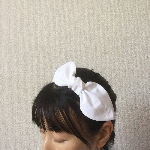 リボンカチューシャ（うさ耳リボン・ホワイト) chika 大人カチューシャ