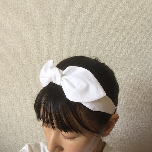 リボンカチューシャ（うさ耳リボン・ホワイト) カチューシャ chika