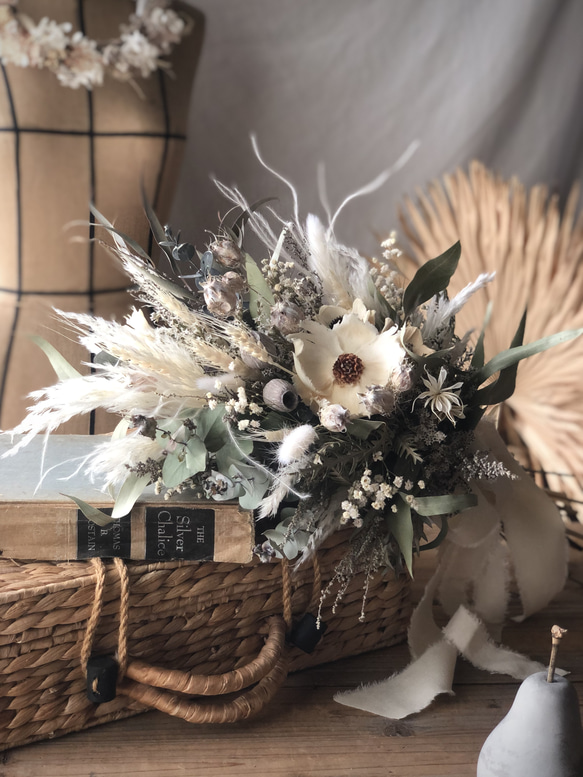 white bouquet ／ ウエディングブーケ・スワッグ・花束 3枚目の画像