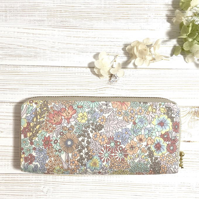 ＊ラミネート＊ コンパクトラウンドファスナー財布 マーガレット・アニー ミルキーオレンジ リバティプリント使用