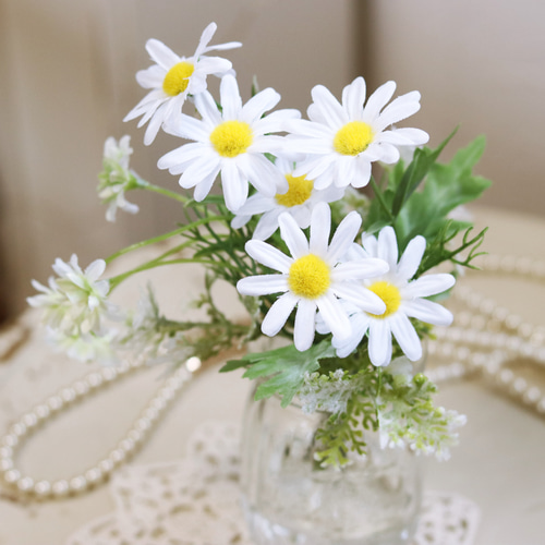 1年中楽しめるお花「爽やかグリーンとマーガレット」ガラス器アレンジ