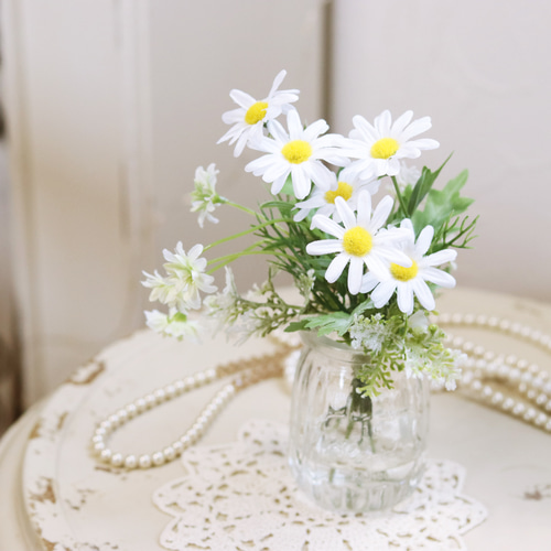 1年中楽しめるお花「爽やかグリーンとマーガレット」ガラス器アレンジ