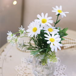 1年中楽しめるお花「爽やかグリーンとマーガレット」ガラス器アレンジ