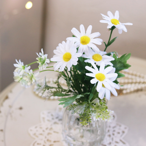 1年中楽しめるお花「爽やかグリーンとマーガレット」ガラス器アレンジ