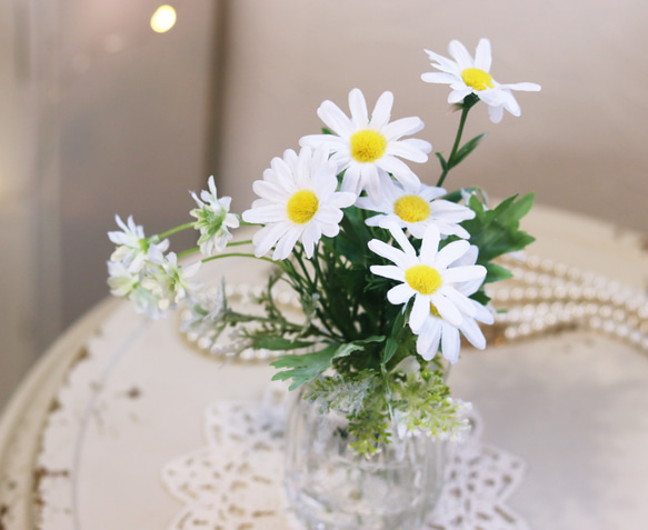 1年中楽しめるお花「爽やかグリーンとマーガレット」ガラス器アレンジ