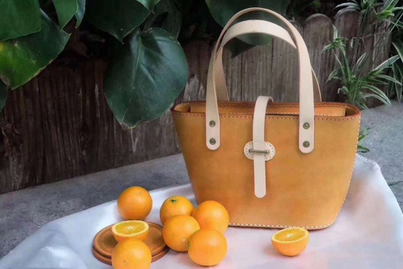 【ベルトのトートバッグ】ファスナー レディースおでかけバッグ　総手縫い