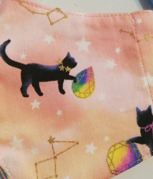 【猫柄】星座と黒猫ちゃんの立体マスク　ブルーはガーゼ　ピンクは綿生地　金ラメ　 手作りマスク　 4枚目の画像