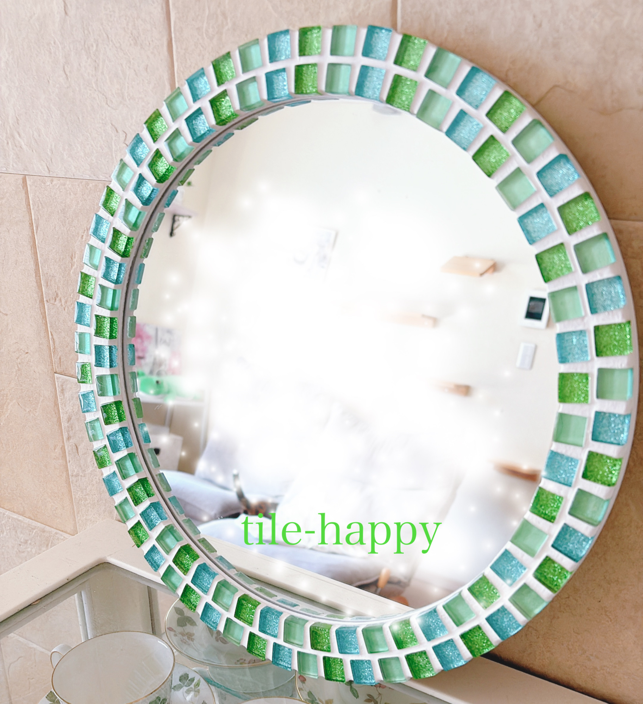 さわやかミントグリーン♪クリームソーダ色ガラスタイルの壁掛け鏡