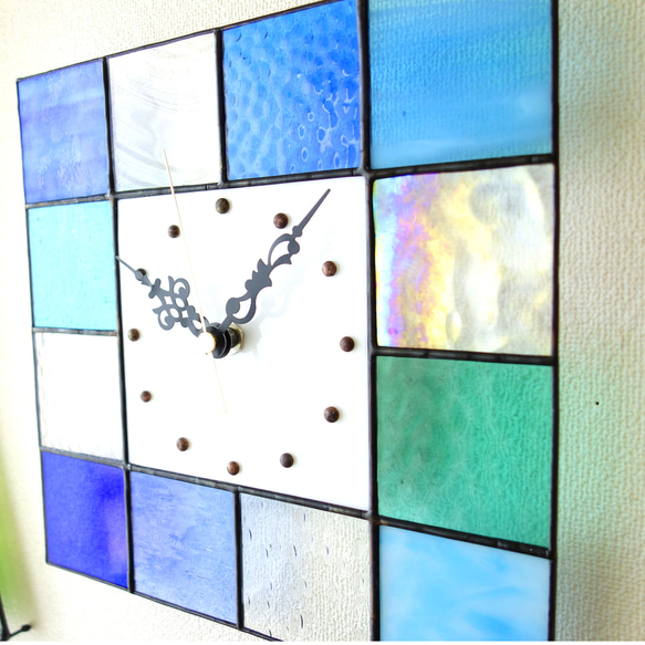 24㎝角・ステンドグラスの掛け置き時計・モザイクK24（青色系/イメージは海）受注制作 2枚目の画像