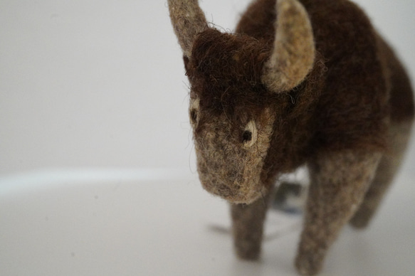 キルギス 癒しのフェルトの動物ぬいぐるみ – バイソン 2枚目の画像