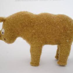 キルギス 癒しのフェルトの動物ぬいぐるみ – サイ 3枚目の画像