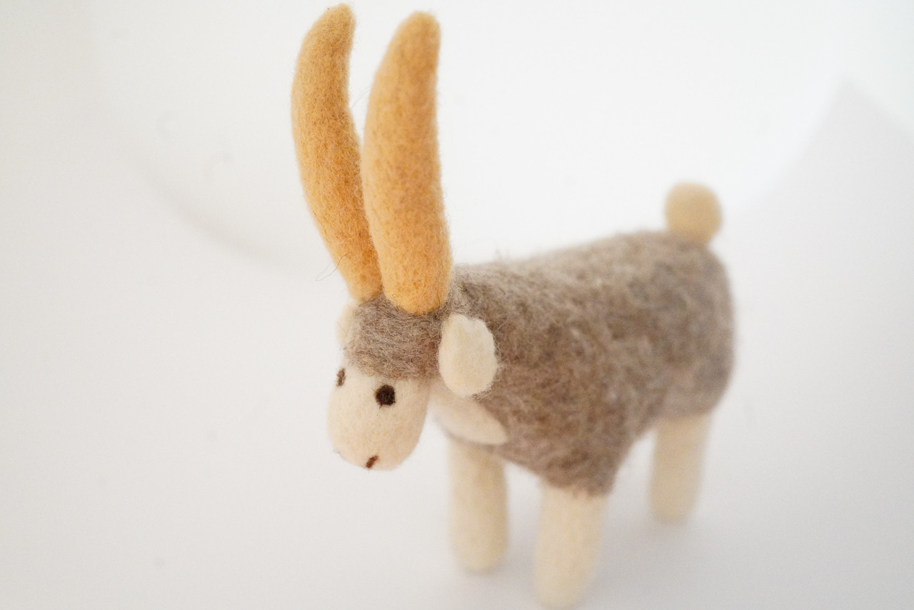 ファースト社　ウール100%の羊ぬいぐるみ