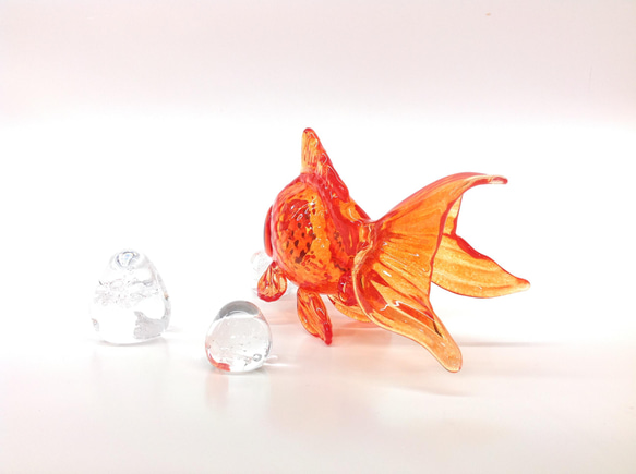 手作りガラス　金魚のオーナメント　琉金(No.1)　ガラス玉付き 2枚目の画像