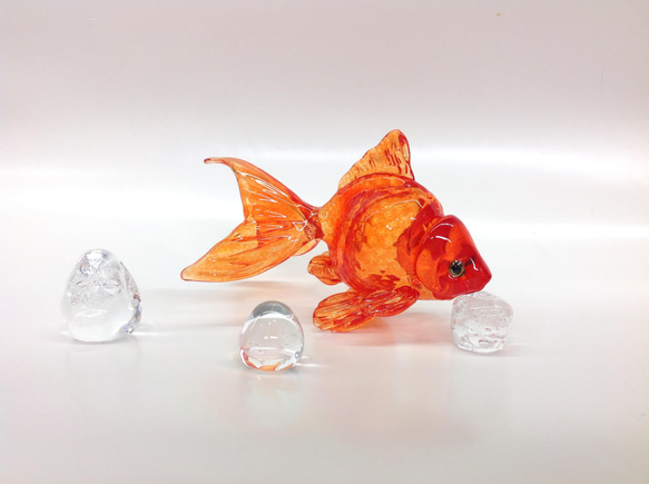 手作りガラス　金魚のオーナメント　琉金(No.1)　ガラス玉付き 5枚目の画像