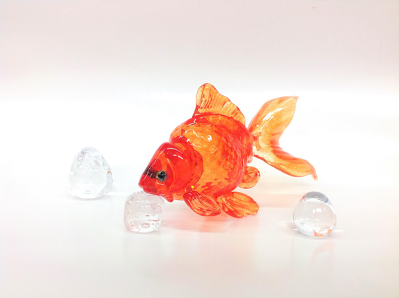 手作りガラス　金魚のオーナメント　琉金(No.1)　ガラス玉付き 1枚目の画像