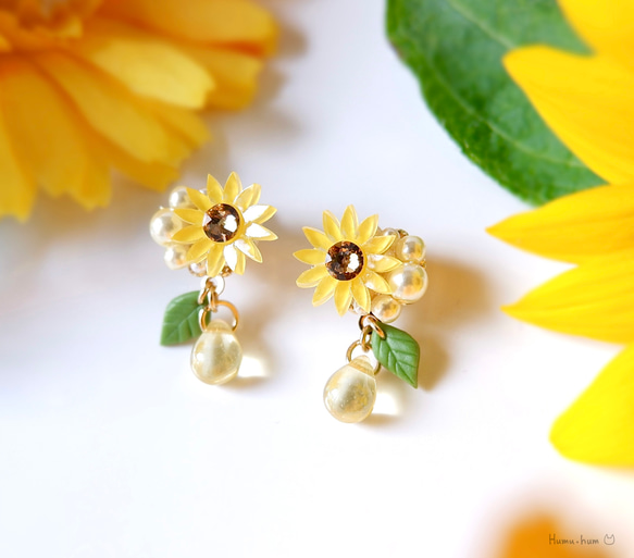 チェコ/チェコビーズ・夏めく向日葵と1粒しずくのミニイヤリング(受注