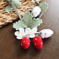 OYA Needlelace Necklace [STRAWBERRY] 第5張的照片