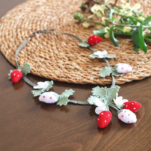 OYA Needlelace Necklace [STRAWBERRY] 第1張的照片