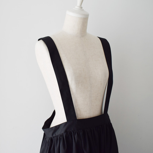 ギャザージャンパースカート：黒［SK03JSBK］ ロングスカート（マキシ