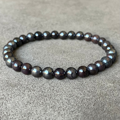 深みある美しさが魅力/ヘマタイト共生アイアンスギライト/天然石