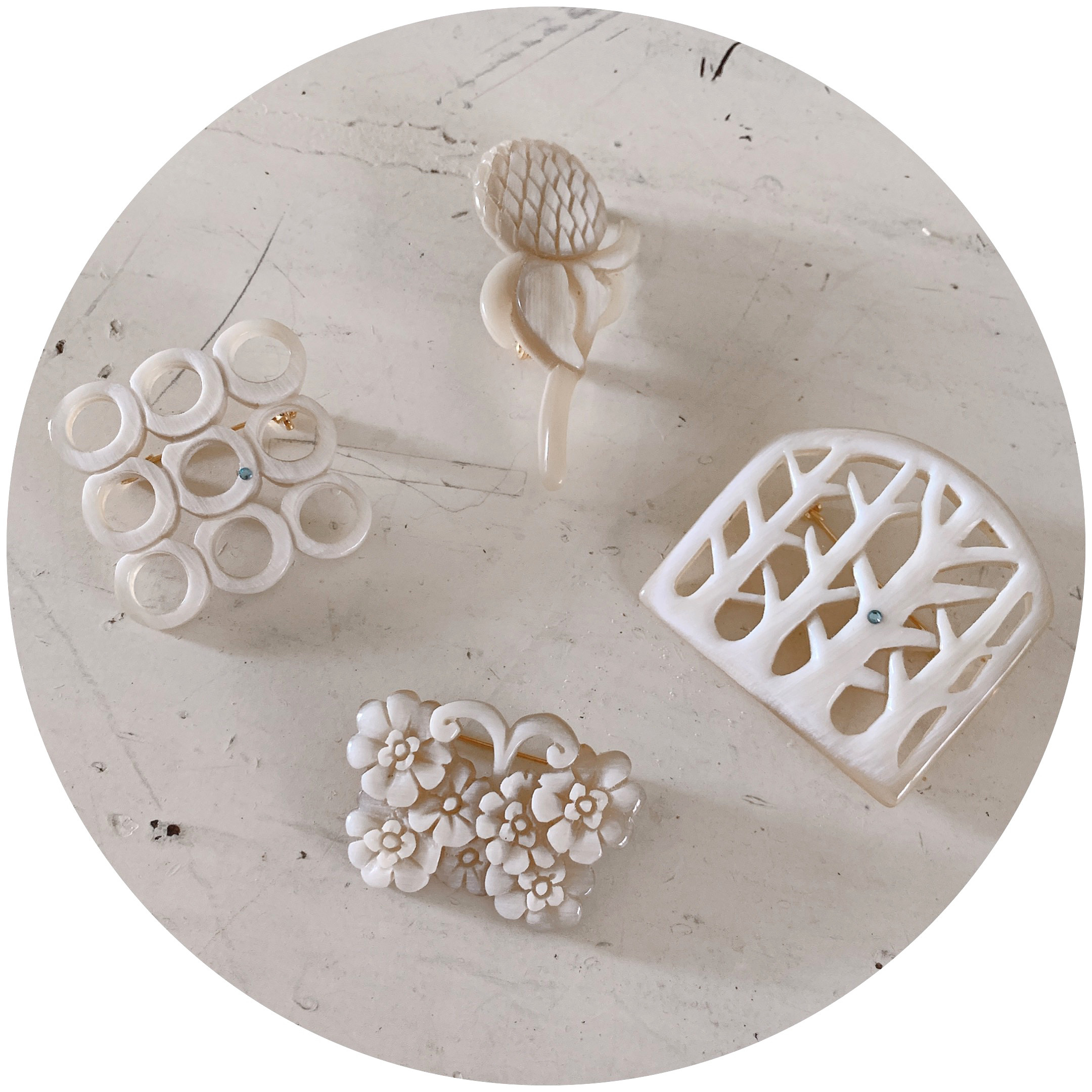 BISOU ビソウ　水牛ブローチ