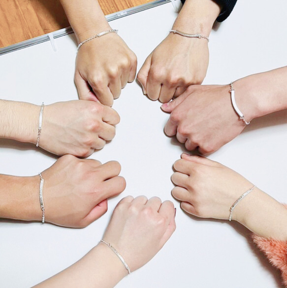 ペアにもなるメンズブレスレットオーダーメイド刻印3.0ｍｍ角 2枚目の画像