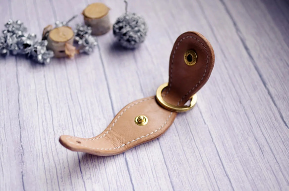 真皮圖標鑰匙扣（定制）手工縫製鞣製皮革天然 第2張的照片
