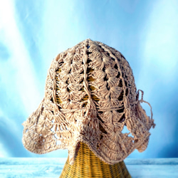 日除け・日焼け防止UVカット　手編みチューリップハット　透かし模様のたためるレディース用お帽子　エコアンダリア　ベージュ 3枚目の画像
