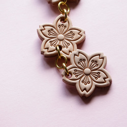 ヌメ革桜チャーム飾り 4枚目の画像