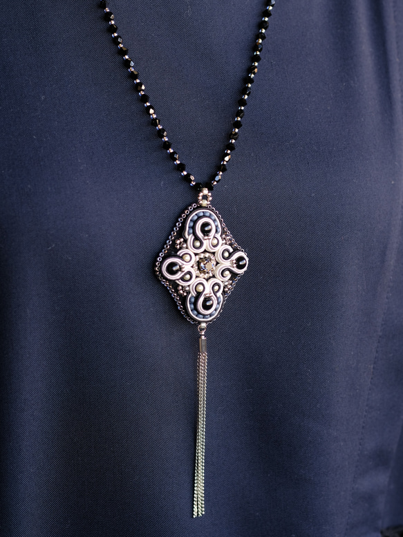 ソウタシエ　Yラインロングネックレス/黒モノトーン/soutache 4枚目の画像